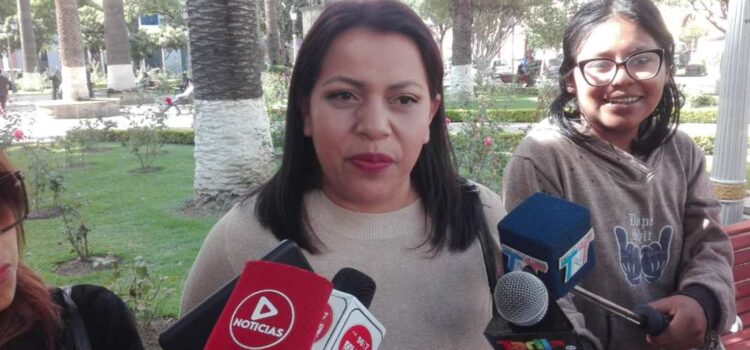La senadora Nelly Gallo anuncia su retiro de la contienda electoral y critica la falta de ética en el Congreso.