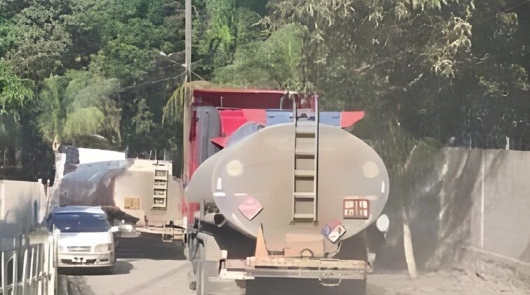 Gabriel Pérez denuncia escasez de combustible en Tarija debido a desvío hacia otras regiones.