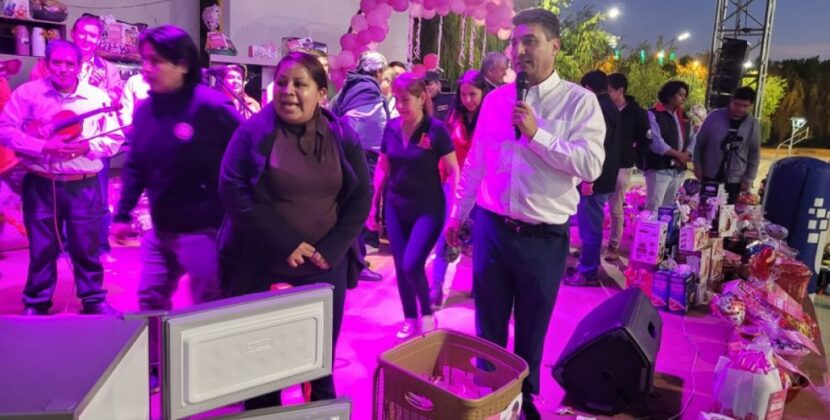 La Alcaldía de Tarija celebra el Día de la Madre con emotivo homenaje y entrega de regalos.