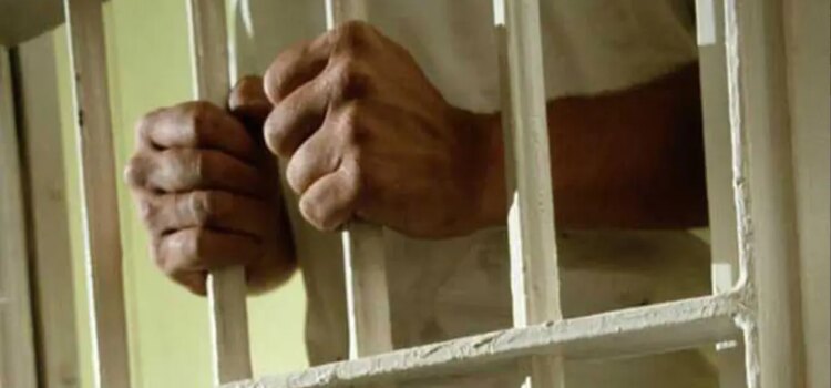 Sentenciados a prisión cuatro hombres por violación y abuso sexual a menores en Bolivia.