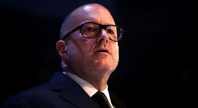 Jony Ive se une a OpenAI: Un paso inesperado en la innovación tecnológica.