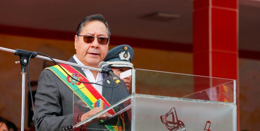 Luis Arce llama a la unidad del pueblo boliviano para proteger la democracia y los recursos naturales.
