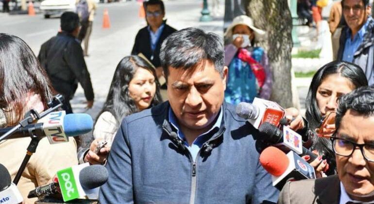 Gobierno boliviano toma medidas contra contrabando y especulación de productos básicos.