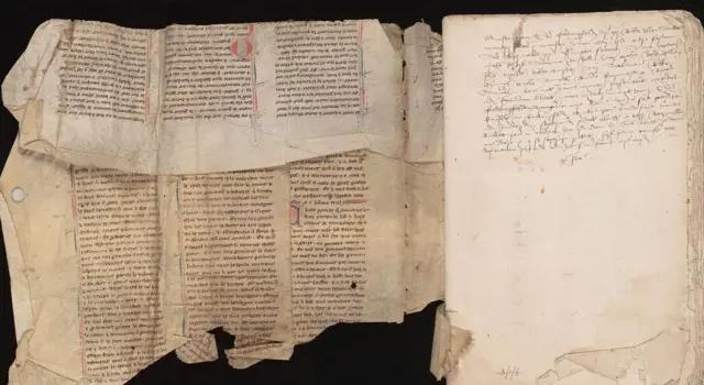 Descubren fragmento perdido de la historia de Merlín y el rey Arturo en la Universidad de Cambridge