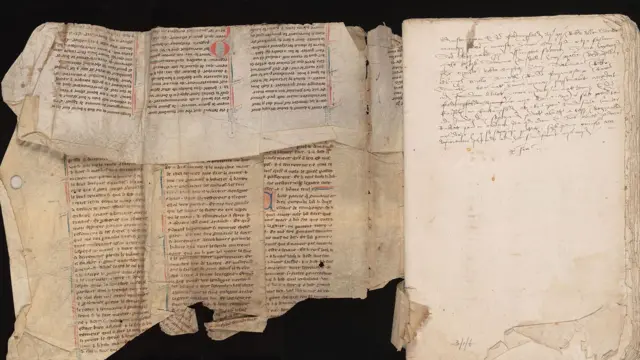 Descubren fragmento perdido de la historia de Merlín y el rey Arturo en la Universidad de Cambridge