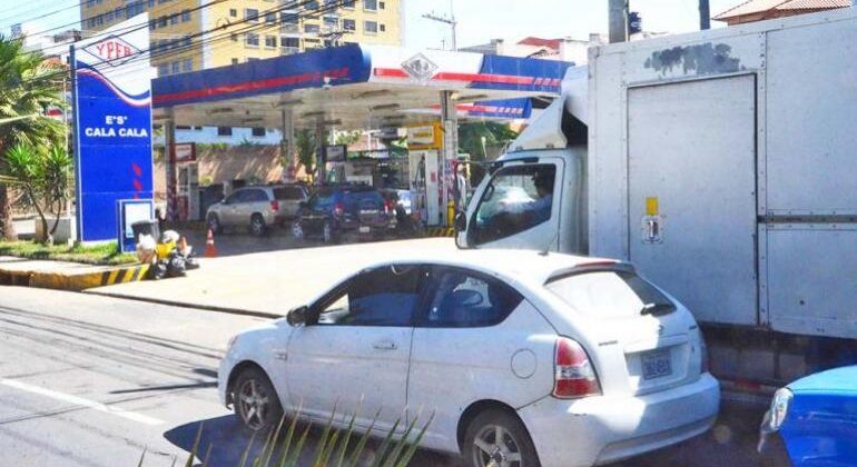 ANH asegura normalidad en despachos de combustibles en medio de largas filas en Bolivia