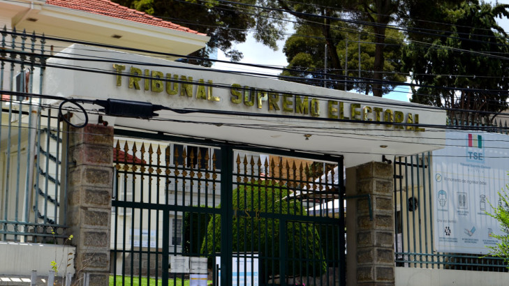 ASPB-Súmate presenta su programa de gobierno ante el Tribunal Supremo Electoral de Bolivia.