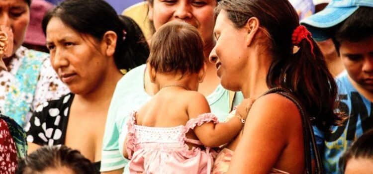 Bolivia otorgará asueto a madres trabajadoras en conmemoración al Día de la Madre