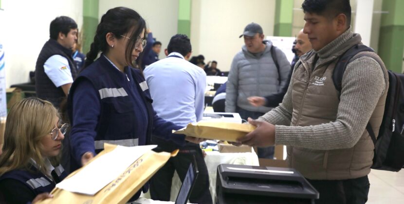 Inicio del proceso de Recepción, Apertura y Evaluación de Sobres del Canal Directo en La Paz para Subsidios Alimenticios en Bolivia