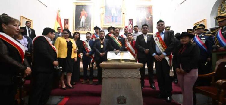 El presidente Luis Arce entrega el Hospital de Tercer Nivel de Chuquisaca, una obra de impacto en la región.