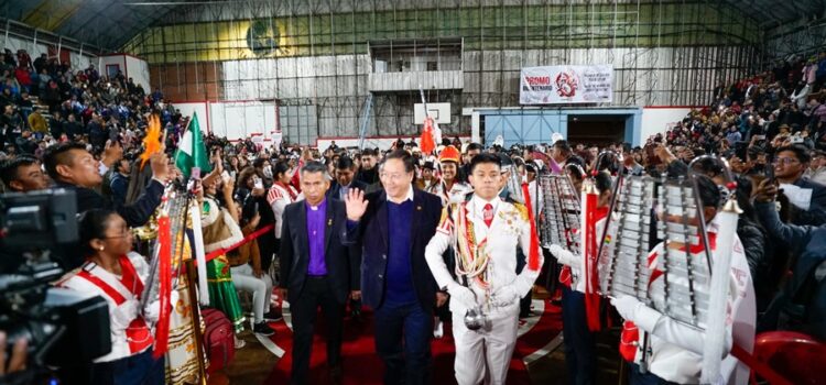 El presidente Luis Arce otorga personalidad jurídica a la Iglesia Metodista en Bolivia en emotivo evento.