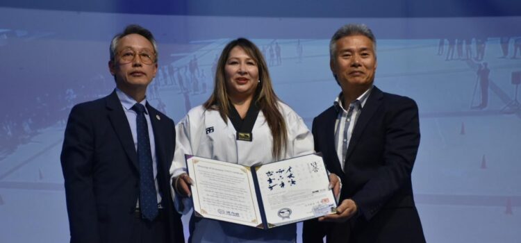 Celebración del Bicentenario del Estado Plurinacional: demostración de taekwondo por la Embajada de Corea en Bolivia.