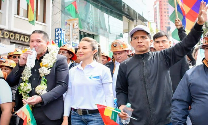Presidente del Senado de Bolivia aparta a miembros de su equipo de campaña en medio de investigaciones.