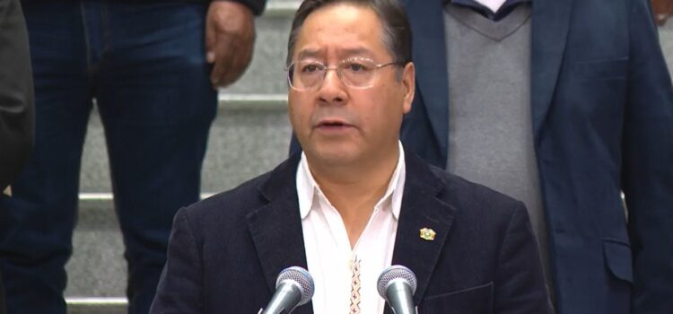 Presidente de Bolivia garantiza abastecimiento de combustible al 100% en medio de crisis por escasez.