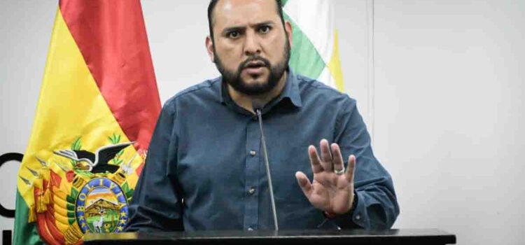 Ministro de Gobierno advierte sobre amenazas a la democracia en Bolivia.