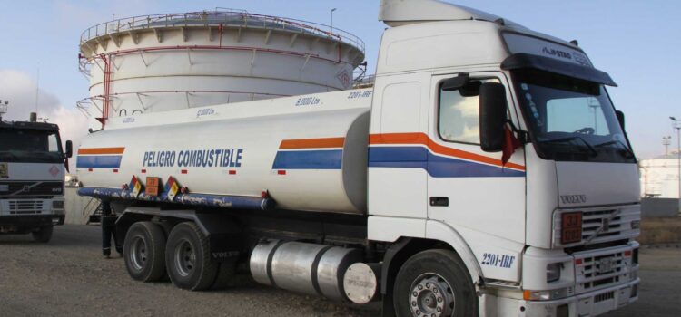 YPFB inicia operativo de despacho de combustible para restablecer suministro en Bolivia.