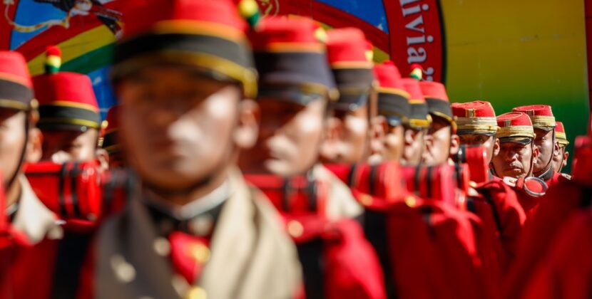 El presidente Luis Arce destaca el rol histórico del Regimiento 1ro de Infantería Colorados de Bolivia