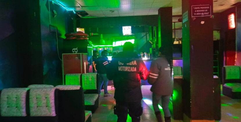 Intendencia Municipal de La Paz clausura locales por venta irregular de bebidas alcohólicas.