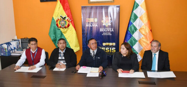 Ministerio de Educación de Bolivia lanza concurso para premiar las mejores tesis de egresados.