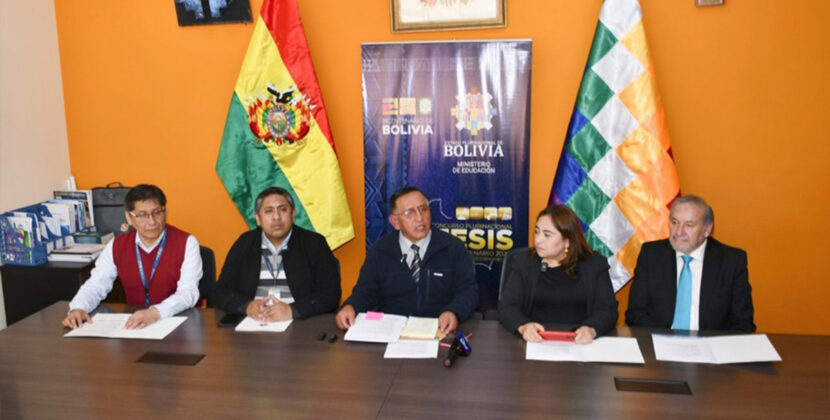 Ministerio de Educación de Bolivia lanza concurso para premiar las mejores tesis de egresados.