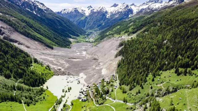Tragedia en Blatten: Desplome de glaciar deja devastación en pueblo suizo