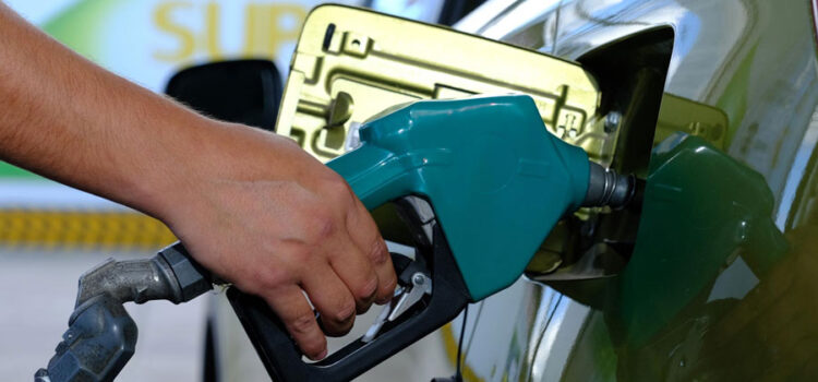 Asosur demanda aumento en comisiones para surtidores de combustible.