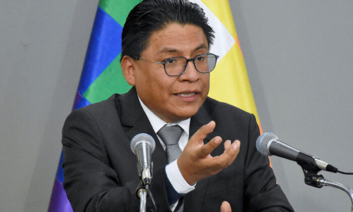 El exministro de Justicia Iván Lima denuncia la presencia de “taxi partidos” en Bolivia.