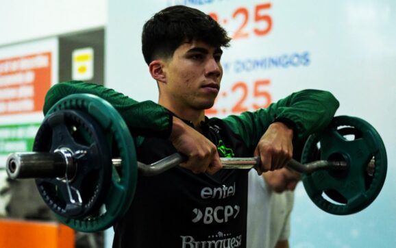 Carlos López, futbolista boliviano, confiado en enfrentamiento crucial contra Venezuela en Eliminatorias.