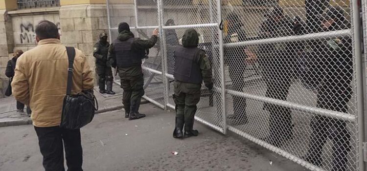 Medidas de seguridad en La Paz ante movilizaciones del evismo.