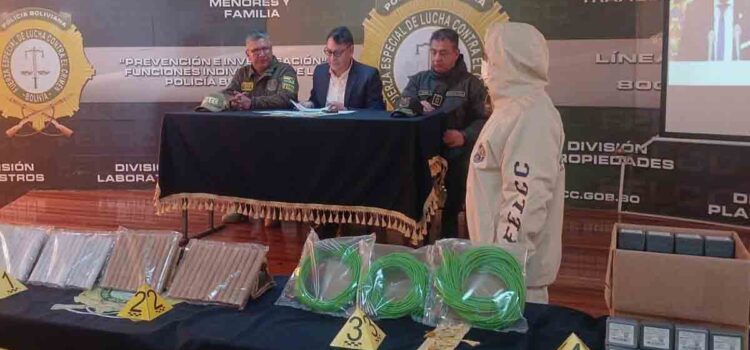 Policía Boliviana desarticula operativo de transporte ilegal de explosivos en La Paz.