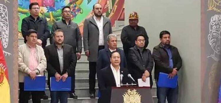 Gobierno boliviano implementa medidas para combatir contrabando y escasez de combustibles.