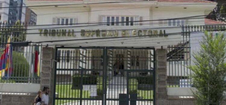 Tribunal de Justicia de Santa Cruz programó audiencia para discutir acción contra partidos políticos en Bolivia.
