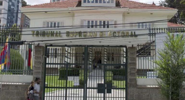 Tribunal de Justicia de Santa Cruz programó audiencia para discutir acción contra partidos políticos en Bolivia.