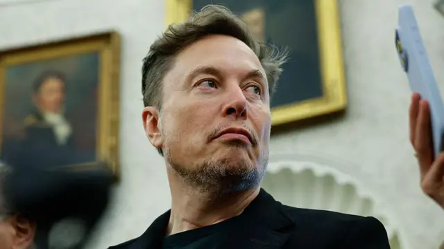 Elon Musk abandona el Departamento de Eficiencia Gubernamental de Trump tras críticas al proyecto presupuestario.