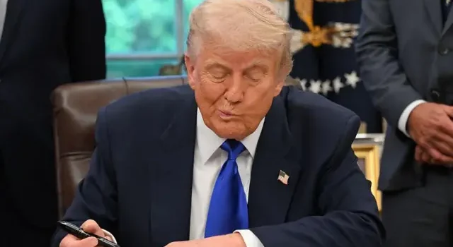 Tribunal federal estadounidense dictamina que Trump se excedió en imposición de aranceles globales
