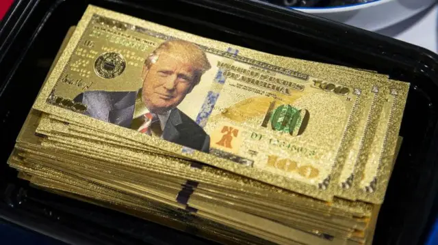 El dólar estadounidense continúa en descenso debido a la guerra comercial de Trump
