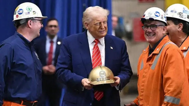Donald Trump duplica aranceles a importaciones de acero y aluminio en Estados Unidos.