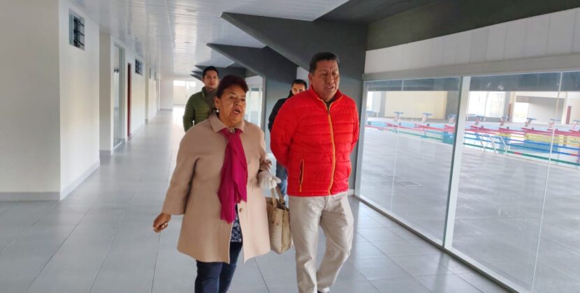 Delia García coordina acciones para recuperar piscinas de Tarija y fortalecer el deporte acuático