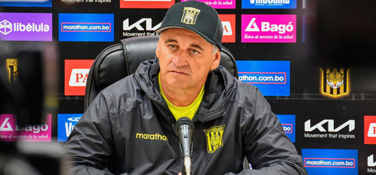 Bustos sigue dirigiendo en The Strongest a la espera de notificación formal de despido tras goleada y cláusula de rescisión
