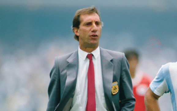 Empeora la salud de Carlos Bilardo: dificultades cognitivas y el apoyo de sus allegados