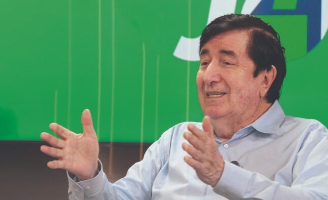 Estratega político latinoamericano analiza el desencanto y la política del espectáculo en Bolivia