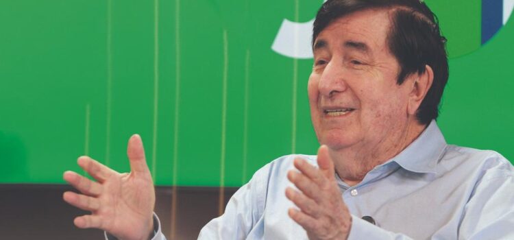 Estratega político latinoamericano analiza el desencanto y la política del espectáculo en Bolivia