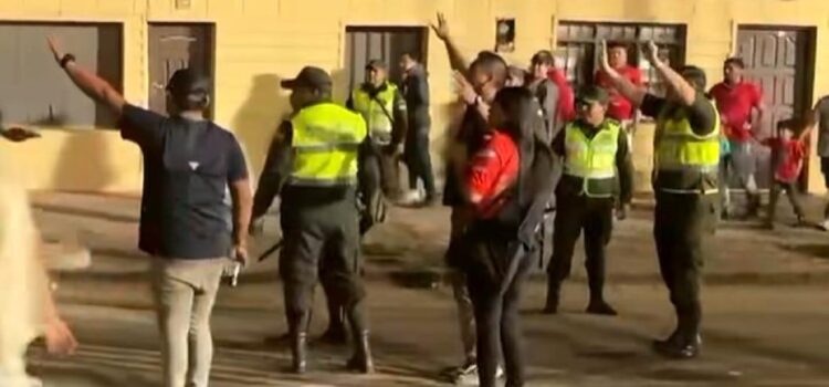 Disturbios en Montero tras partido de fútbol: simpatizantes de Guabirá se enfrentan a la policía