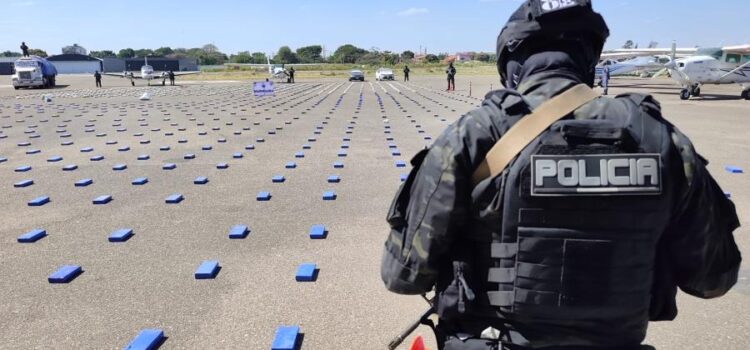 Operación antinarcóticos decomisa récord de 1.986 kg de droga y golpea patrimonio narco por más de 4.9 millones de dólares