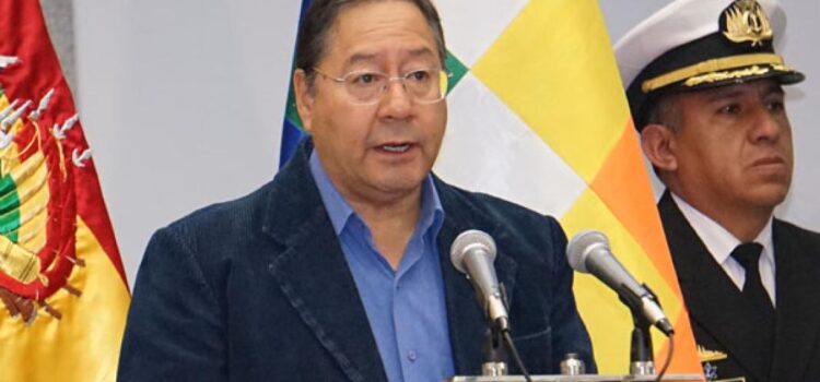 Arce critica falta de propuestas económicas ante escasez de combustible y advierte sobre riesgos para el Estado Plurinacional