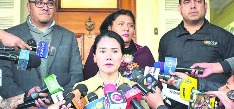 Presidente en ejercicio solicita licencia por salud; desmienten versiones de renuncia y se prepara para elecciones