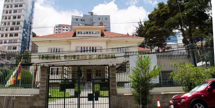 Licencia médica del titular del TSE desata debate sobre sucesión y constitucionalidad en el órgano electoral