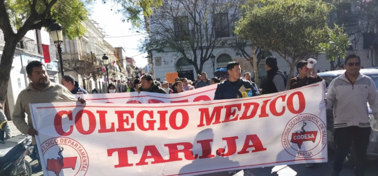 Salud Pública en Tarija: Rechazo a desvinculación de 25 profesionales y advertencia de afectación a 320 más