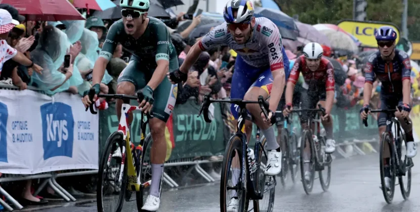 Milan se impone en la etapa 17 del Tour de Francia marcada por el mal tiempo y las caídas