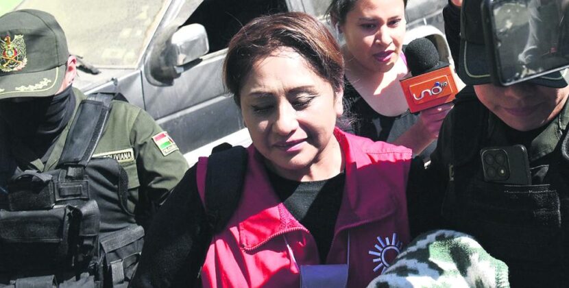 Detienen a líder de PAN-Bol, Ruth Nina, por presunta obstrucción electoral tras polémicas declaraciones